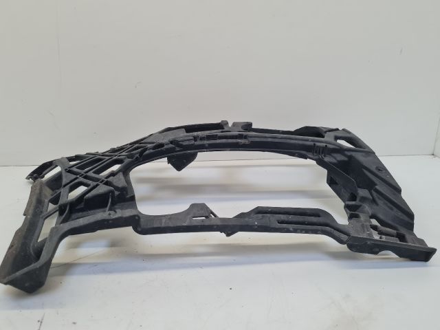 bontott VW GOLF VII Jobb első Lökhárító Tartó (Műanyag)