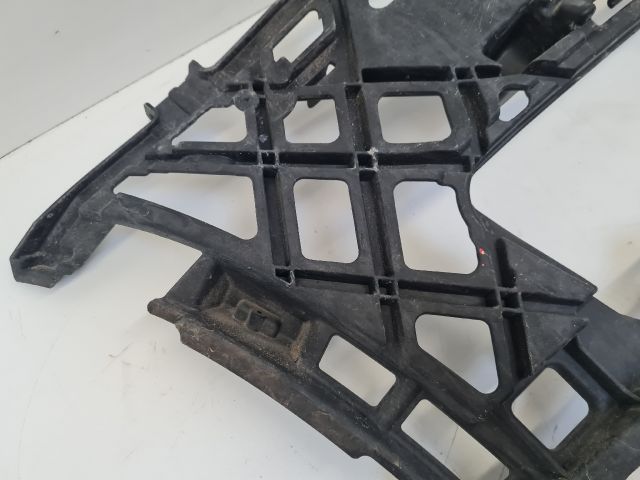 bontott VW GOLF VII Jobb első Lökhárító Tartó (Műanyag)