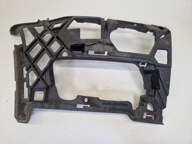 bontott VW GOLF VII Jobb első Lökhárító Tartó (Műanyag)