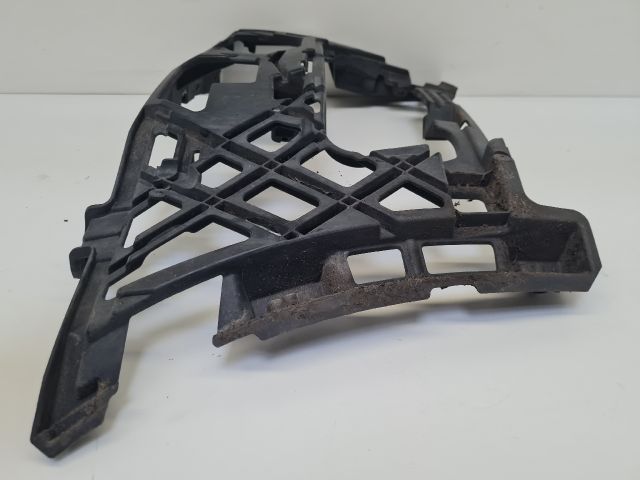 bontott VW GOLF VII Jobb első Lökhárító Tartó (Műanyag)