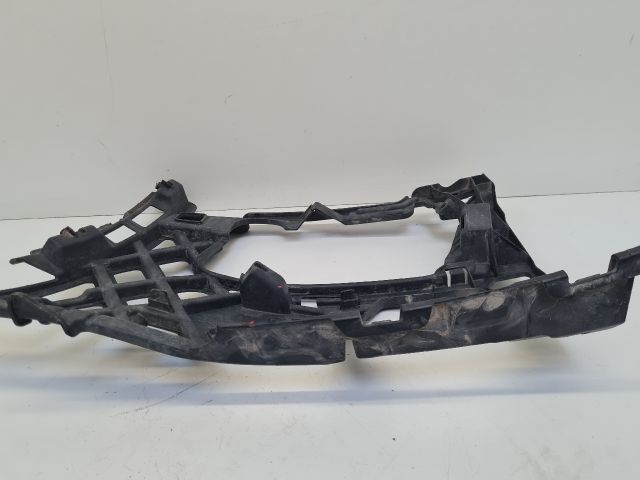 bontott VW GOLF VII Jobb első Lökhárító Tartó (Műanyag)