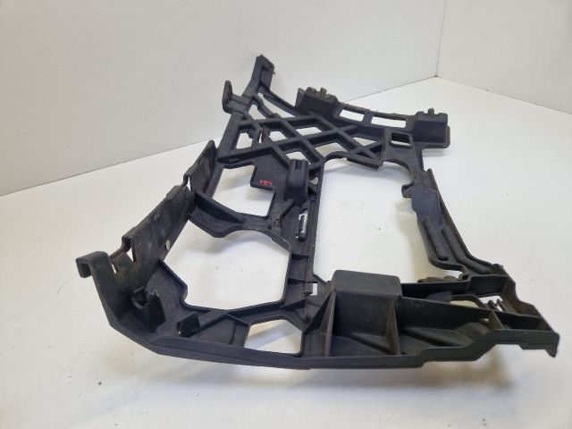 bontott VW GOLF VII Jobb első Lökhárító Tartó (Műanyag)