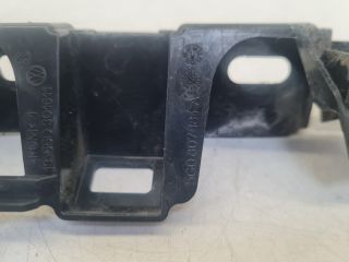 bontott VW GOLF VII Jobb első Lökhárító Tartó (Műanyag)