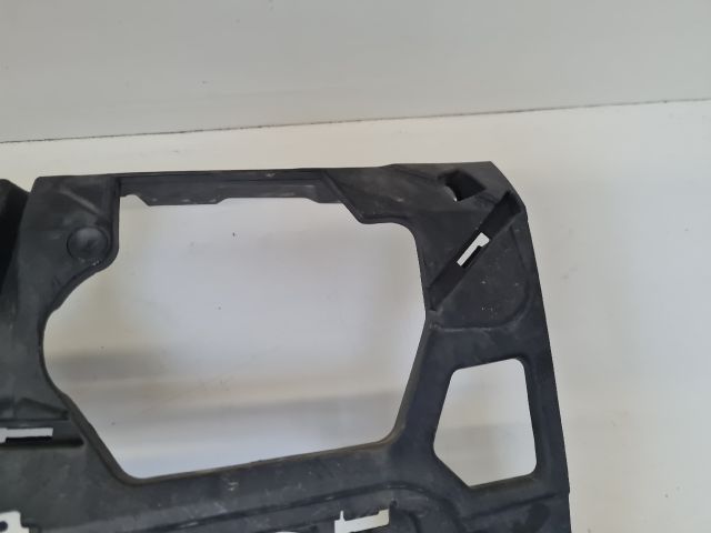 bontott VW GOLF VII Jobb első Lökhárító Tartó (Műanyag)