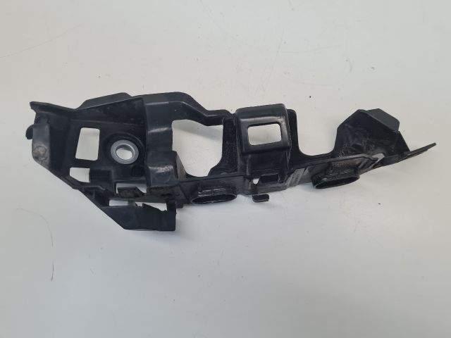 bontott VW GOLF VII Jobb első Lökhárító Tartó (Műanyag)