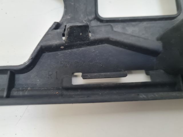 bontott VW GOLF VII Jobb első Lökhárító Tartó (Műanyag)