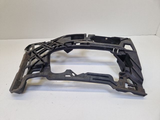 bontott VW GOLF VII Jobb első Lökhárító Tartó (Műanyag)