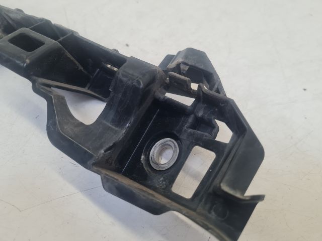 bontott VW GOLF VII Jobb első Lökhárító Tartó (Műanyag)