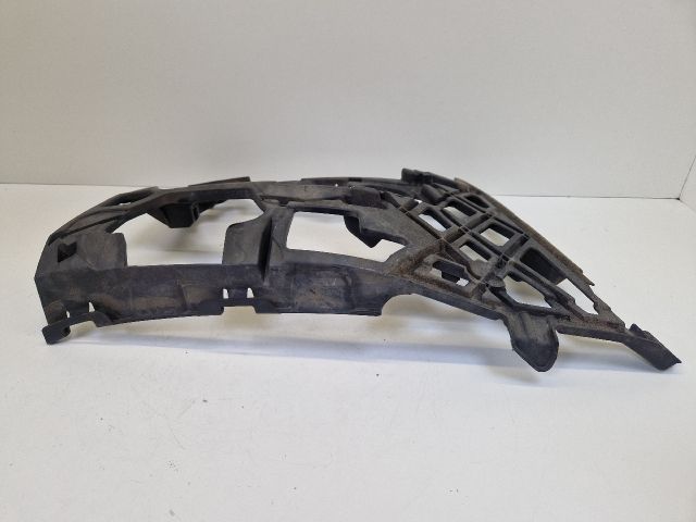 bontott VW GOLF VII Jobb első Lökhárító Tartó (Műanyag)