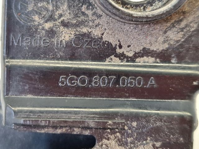 bontott VW GOLF VII Jobb első Lökhárító Tartó (Műanyag)