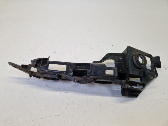 bontott VW GOLF VII Jobb első Lökhárító Tartó (Műanyag)