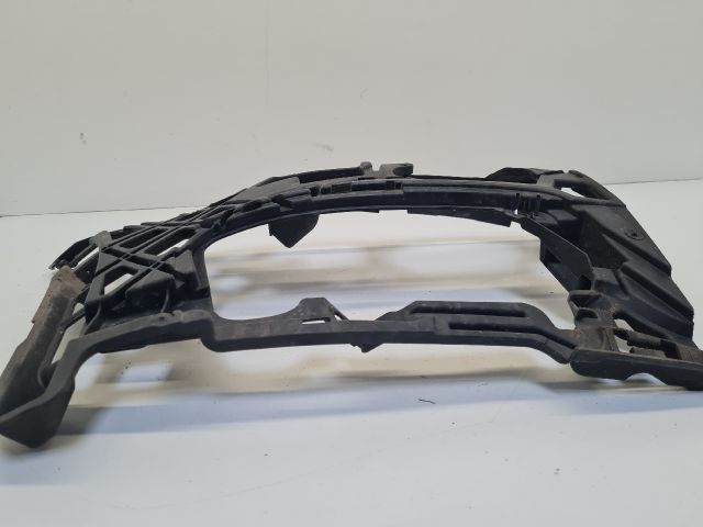 bontott VW GOLF VII Jobb első Lökhárító Tartó (Műanyag)