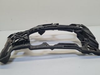 bontott VW GOLF VII Jobb első Lökhárító Tartó (Műanyag)