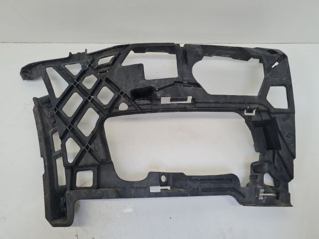 bontott VW GOLF VII Jobb első Lökhárító Tartó (Műanyag)