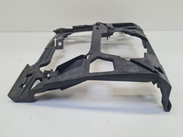 bontott VW GOLF VII Jobb első Lökhárító Tartó (Műanyag)