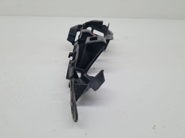 bontott VW GOLF VII Jobb első Lökhárító Tartó (Műanyag)