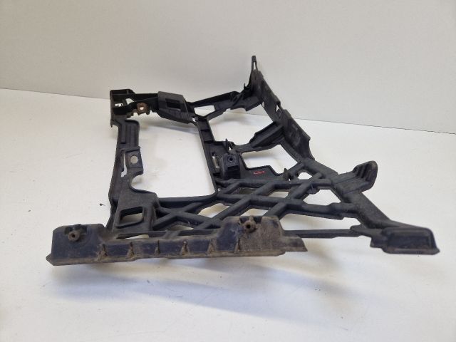 bontott VW GOLF VII Jobb első Lökhárító Tartó (Műanyag)