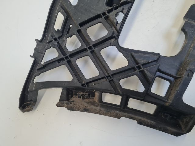 bontott VW GOLF VII Jobb első Lökhárító Tartó (Műanyag)