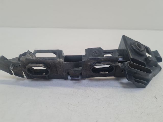 bontott VW GOLF VII Jobb első Lökhárító Tartó (Műanyag)