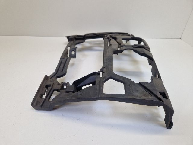 bontott VW GOLF VII Jobb első Lökhárító Tartó (Műanyag)