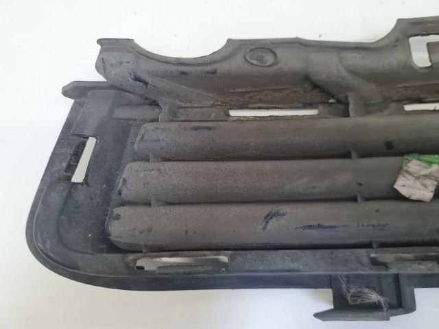 bontott VW GOLF VII Jobb első Lökhárító Vakborítás