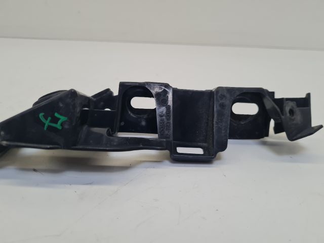 bontott VW GOLF VII Jobb első Oldal Lökhárító Tartó (Műanyag)