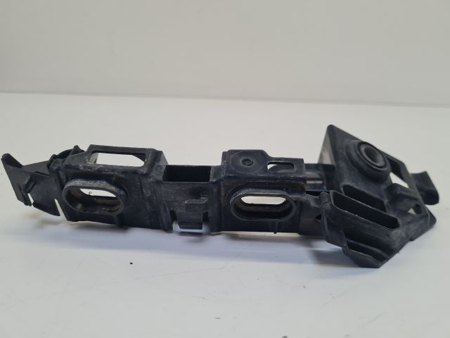 bontott VW GOLF VII Jobb első Oldal Lökhárító Tartó (Műanyag)