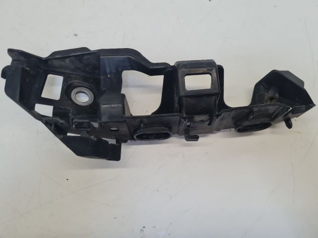 bontott VW GOLF VII Jobb első Oldal Lökhárító Tartó (Műanyag)