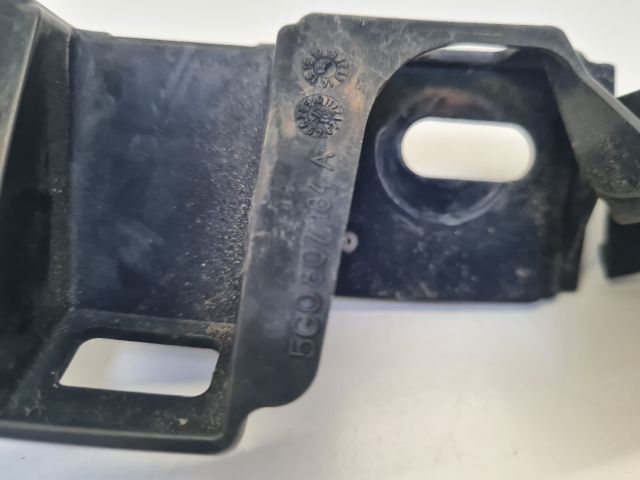 bontott VW GOLF VII Jobb első Oldal Lökhárító Tartó (Műanyag)