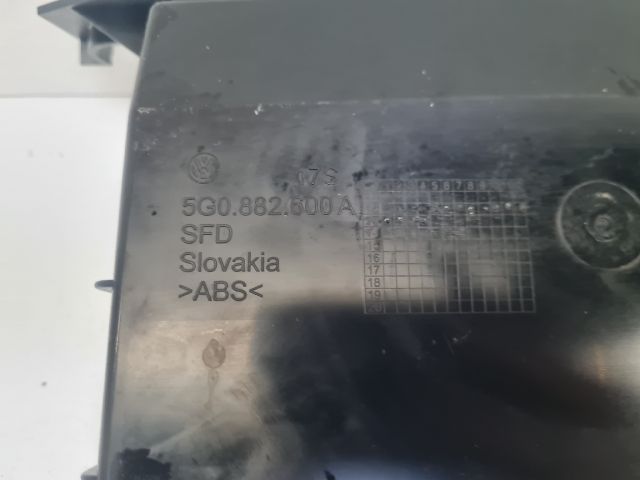 bontott VW GOLF VII Jobb első Tároló Rekesz