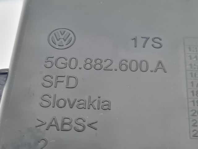 bontott VW GOLF VII Jobb első Tároló Rekesz