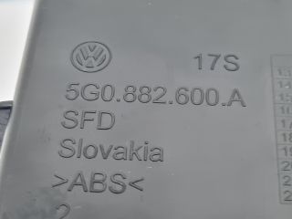 bontott VW GOLF VII Jobb első Tároló Rekesz
