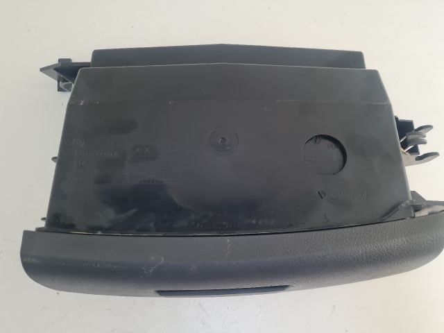 bontott VW GOLF VII Jobb első Tároló Rekesz