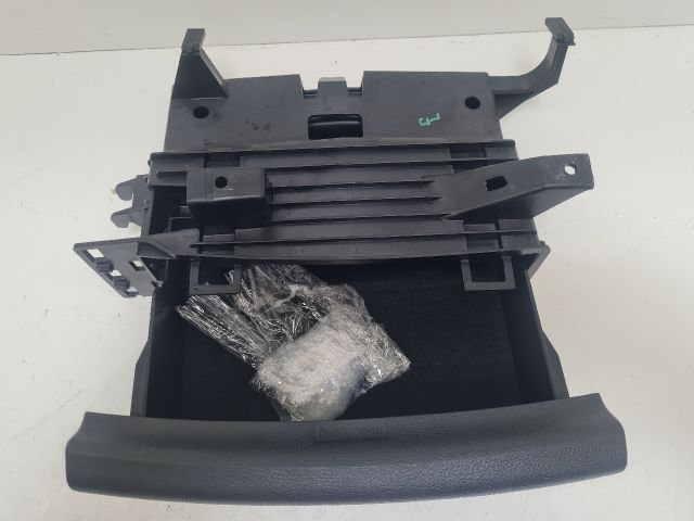 bontott VW GOLF VII Jobb első Tároló Rekesz