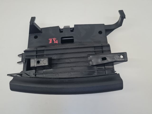 bontott VW GOLF VII Jobb első Tároló Rekesz