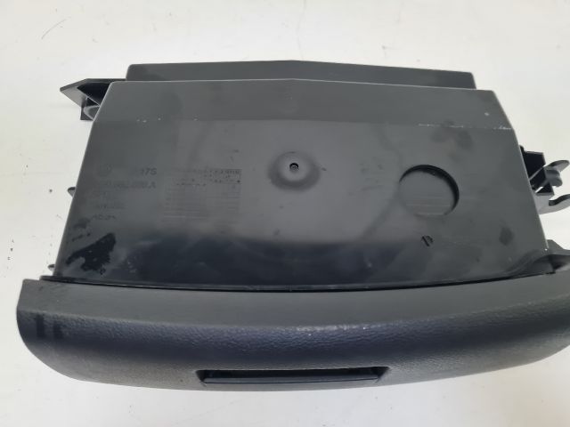 bontott VW GOLF VII Jobb első Tároló Rekesz