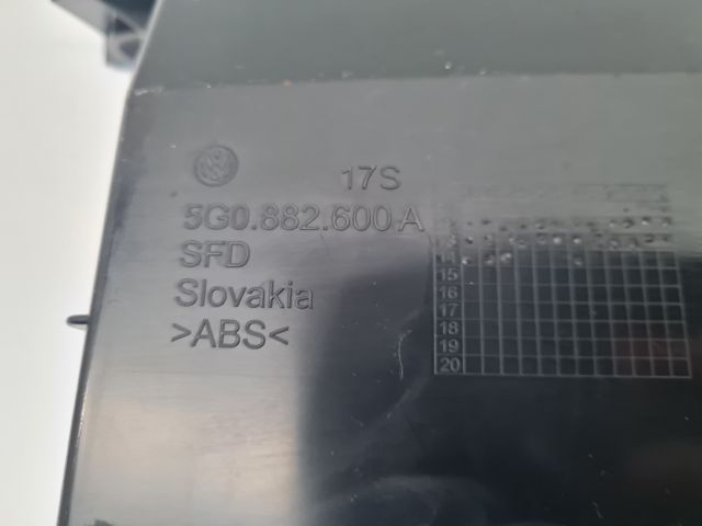 bontott VW GOLF VII Jobb első Tároló Rekesz