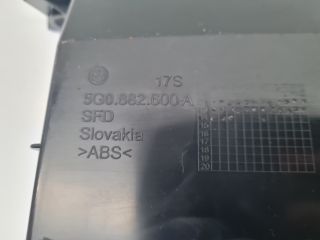 bontott VW GOLF VII Jobb első Tároló Rekesz