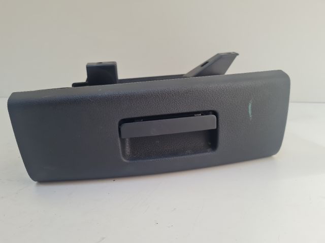 bontott VW GOLF VII Jobb első Tároló Rekesz