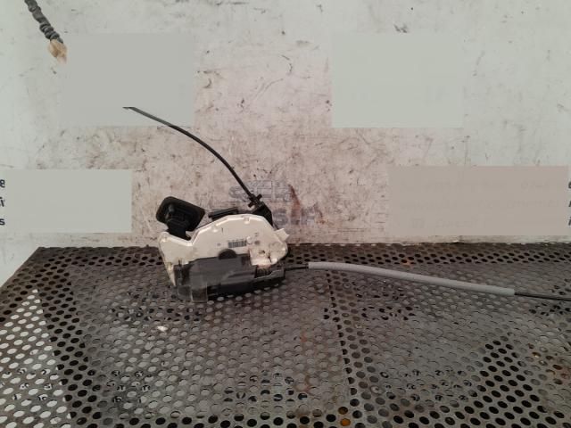 bontott VW GOLF VII Jobb első Zsanér