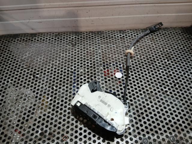 bontott VW GOLF VII Jobb első Zsanér