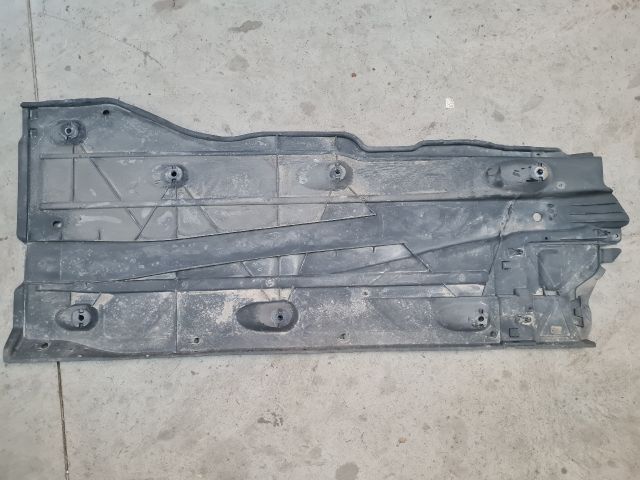 bontott VW GOLF VII Jobb Fenéklemez