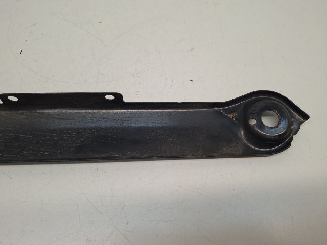 bontott VW GOLF VII Jobb Fényszóró Tartó