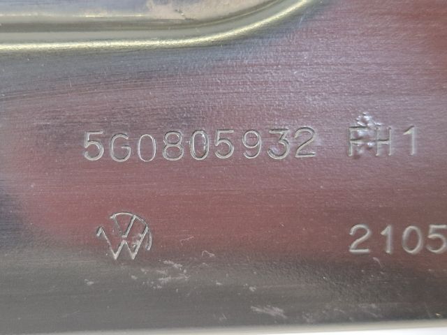 bontott VW GOLF VII Jobb Fényszóró Tartó