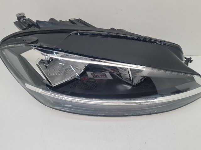 bontott VW GOLF VII Jobb Fényszóró