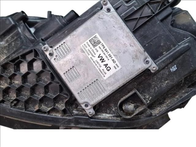 bontott VW GOLF VII Jobb Fényszóró