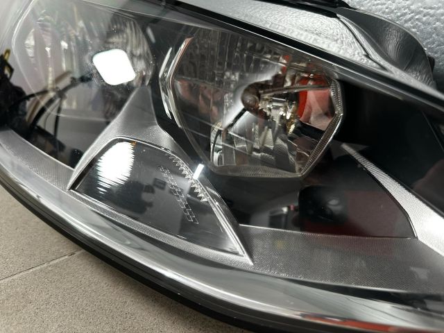 bontott VW GOLF VII Jobb Fényszóró
