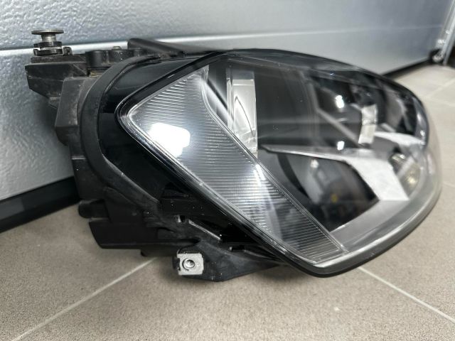 bontott VW GOLF VII Jobb Fényszóró