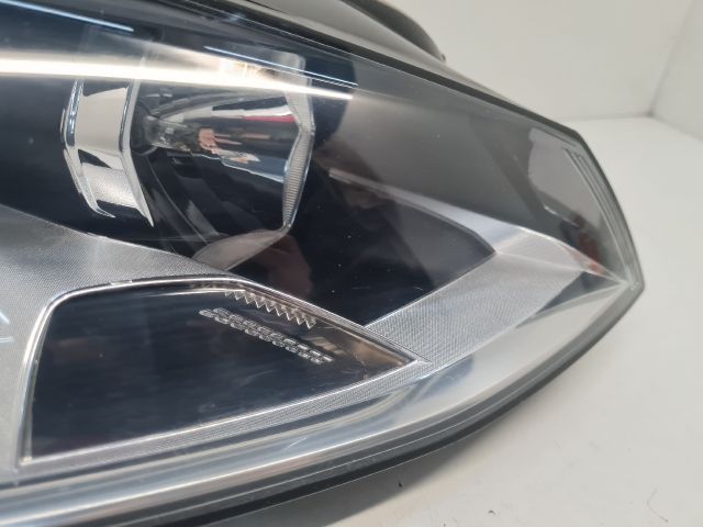 bontott VW GOLF VII Jobb Fényszóró