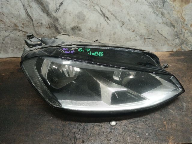 bontott VW GOLF VII Jobb Fényszóró
